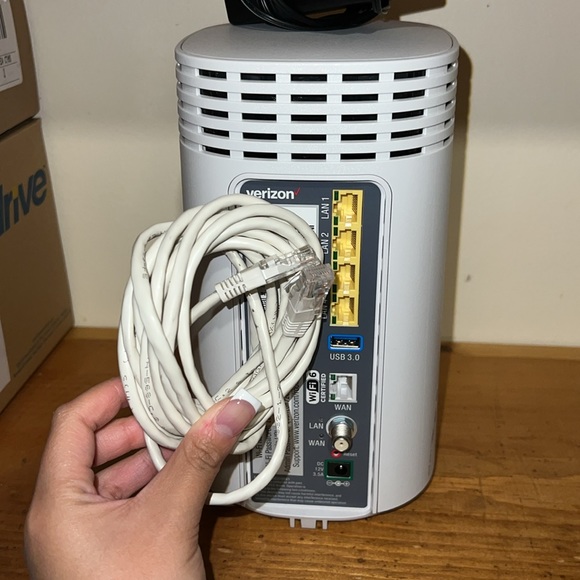 Verizon Internet Router Box - Picture 2 of 3